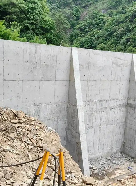 承德平泉县重力式挡土墙